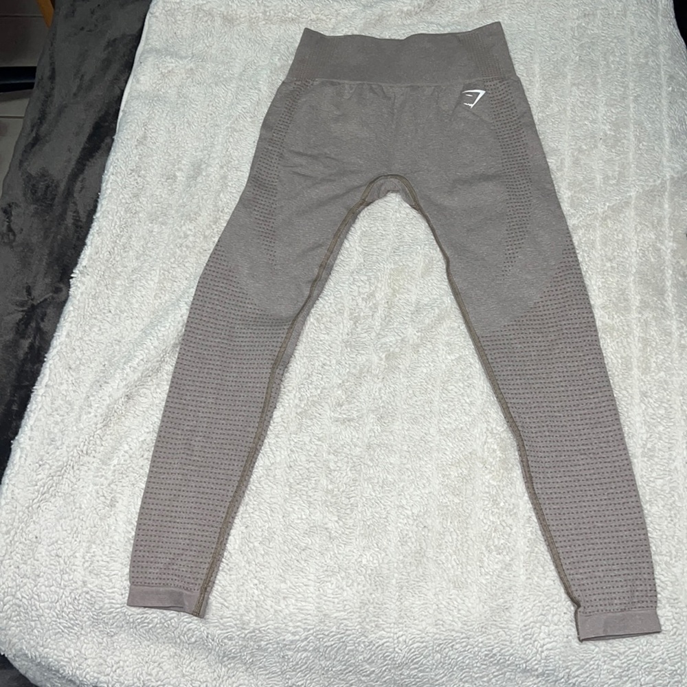 Size medium Gymshark leggings- beige color